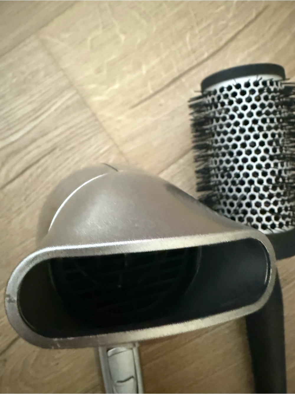 Paul Mitchell foldable, travel ion Blow dryer and large pro barrel round brush - Picture 3 of 10
